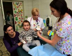 October 8, 2019 - Doctors from Lviv Regional Children's Hospital Okhmatdyt already treating little patients using the medical equipment and supplies that were delivered by Support Hospitals in Ukraine on October 4th. Okhmatdyt got more than US$ 0.4 mln of medical equipment and supplies, including EKG, ultrasound, monitors, ICU beds, surgery light, oxygen concentrator, and doppler, as well as surgical instruments and lab supply kits.